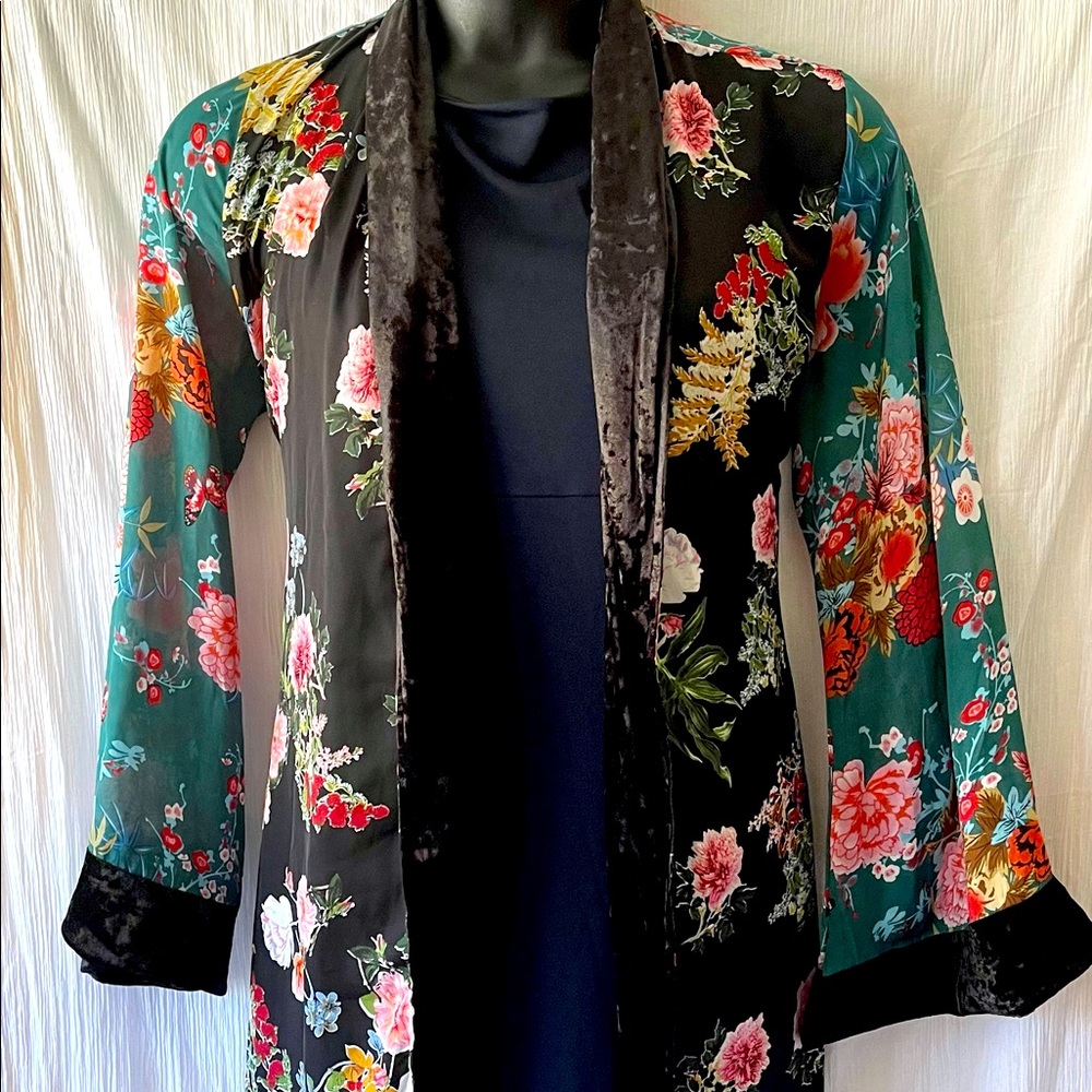 Floral and velvet Kimono by Susan Betro